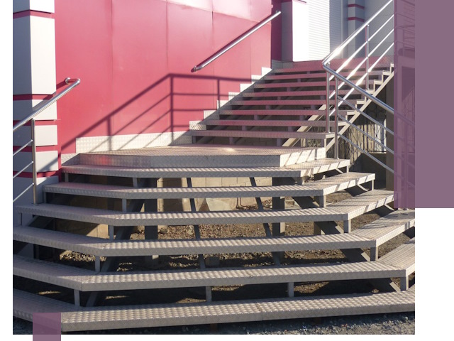 Лестницы для магазина в Мариинске — изготовление и монтаж