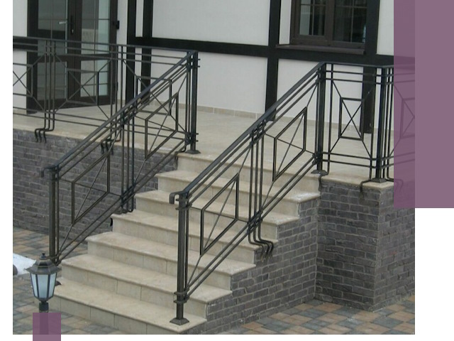 Перила для крыльца в Мариинске — монтаж, изготовление и установка