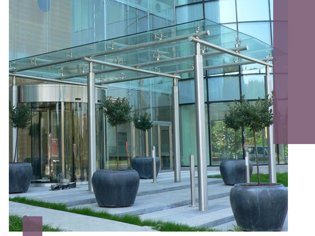 Навесы из стекла на заказ в Мариинске — монтаж и установка