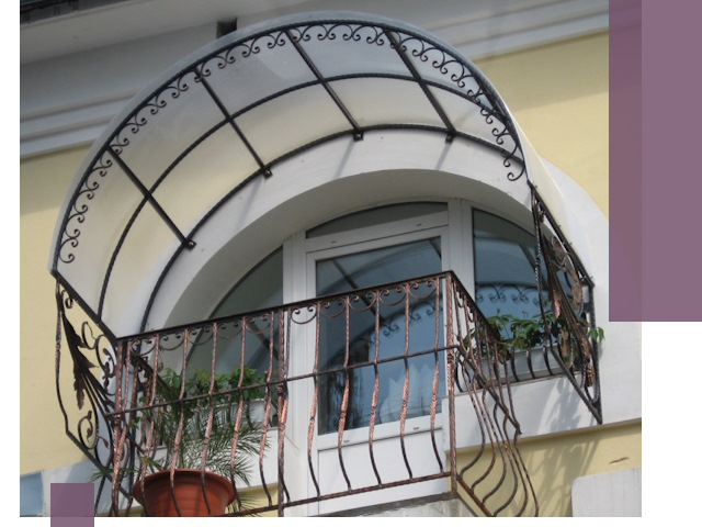 Козырьки над балконом в Мариинске — изготовление и монтаж