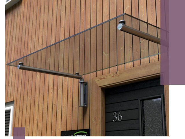 Стеклянные козырьки на входы и фасады в Мариинске